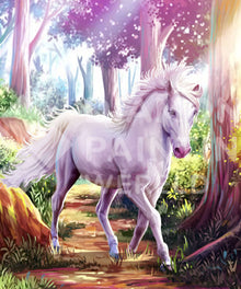 Weißes Pferd im Wald Diamond Painting Motiv